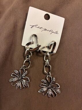 Free People Silver Daisy Link Drop Earrings